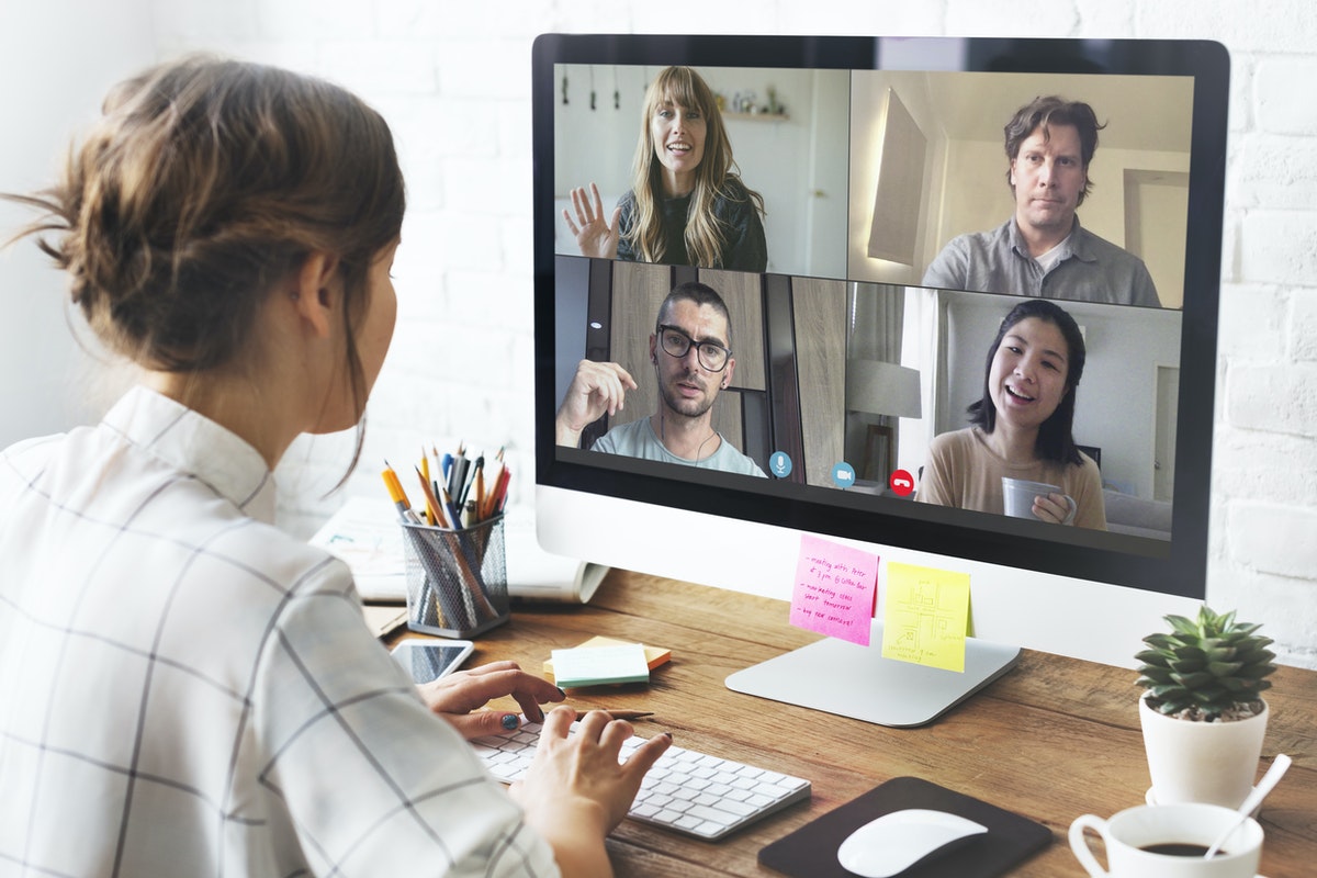 Il est important de garder une posture professionnelle durant ses échanges en visioconférence.