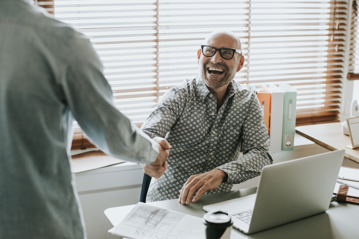 L'entretien d'embauche doit donc se faire sur le potentiel de développement du jeune professionnel. Il s'agit d'être ouvert et de bien cibler ses attentes afin de voir si elles sont en accord avec celles de l'entreprise.