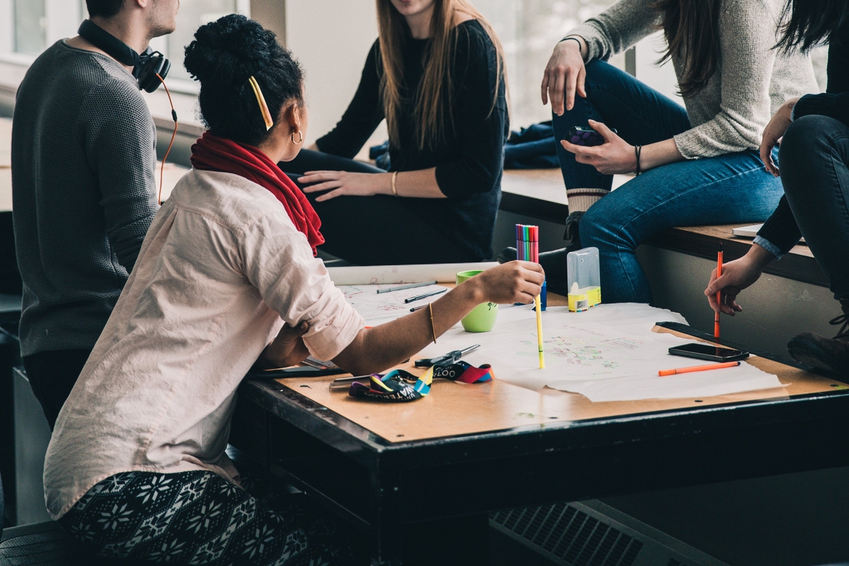 le travail d'équipe, un atout à mettre en avant en entretien après des études en alternance 