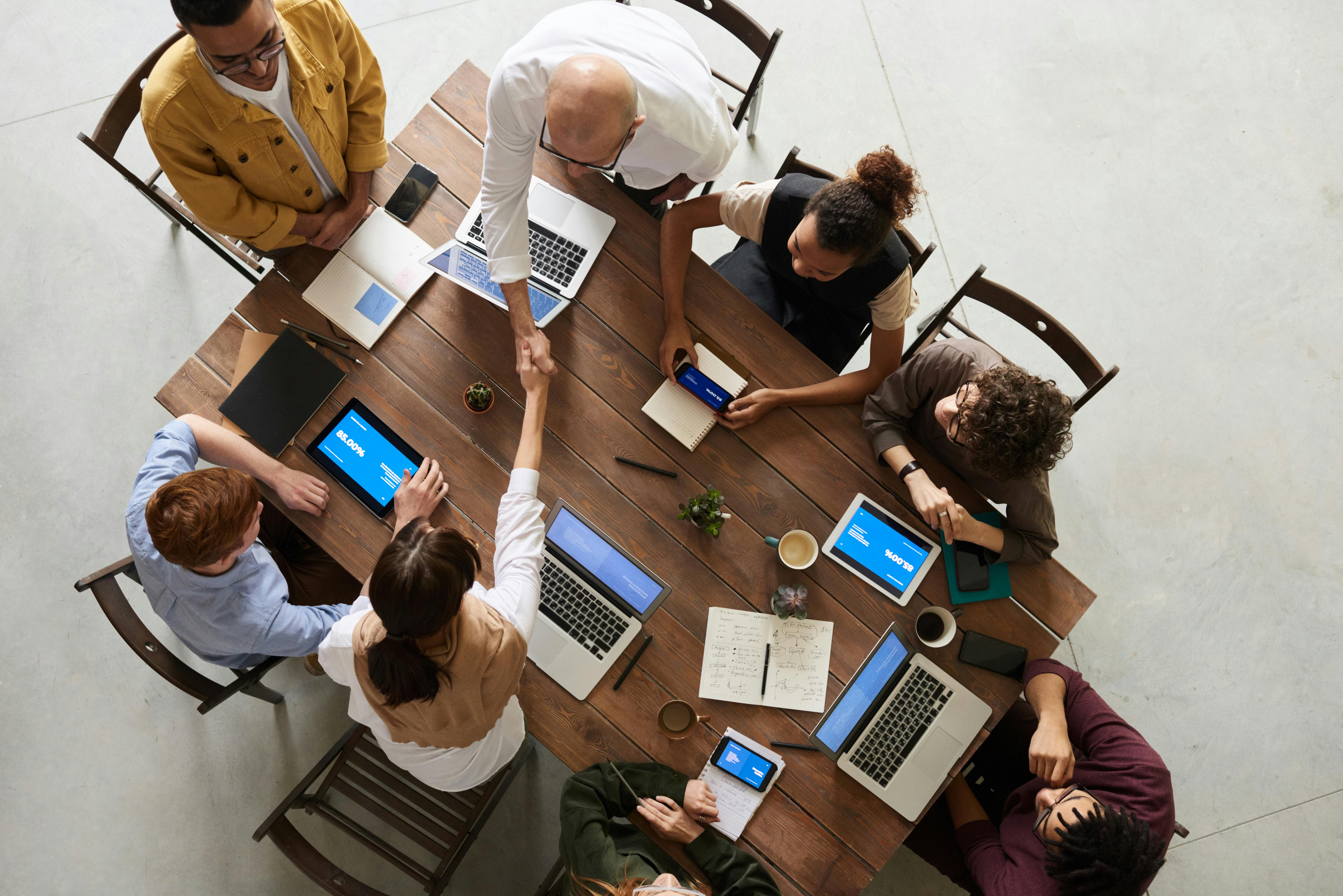 L'apprentissage en réseau fait partie des meilleures pratiques pour le entreprises proposan des alternance.